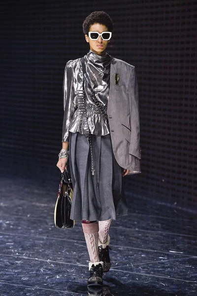 Look 18